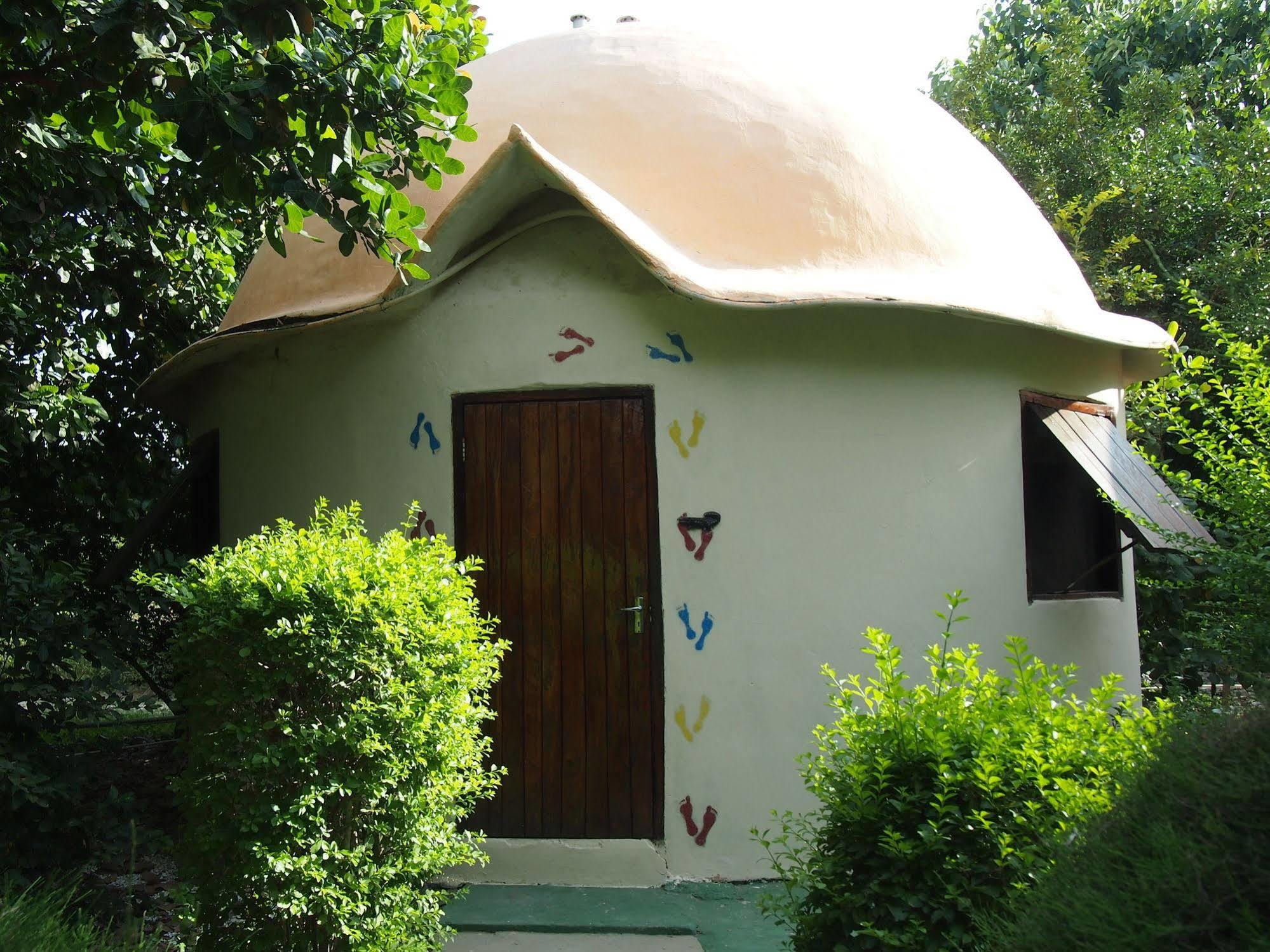 Footsteps Eco-Lodge Gunjur Экстерьер фото