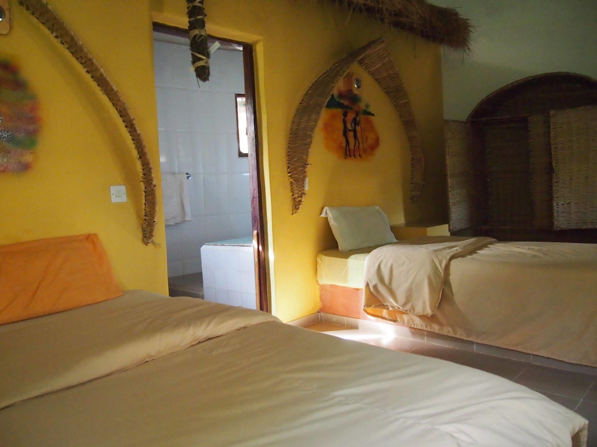 Footsteps Eco-Lodge Gunjur Экстерьер фото
