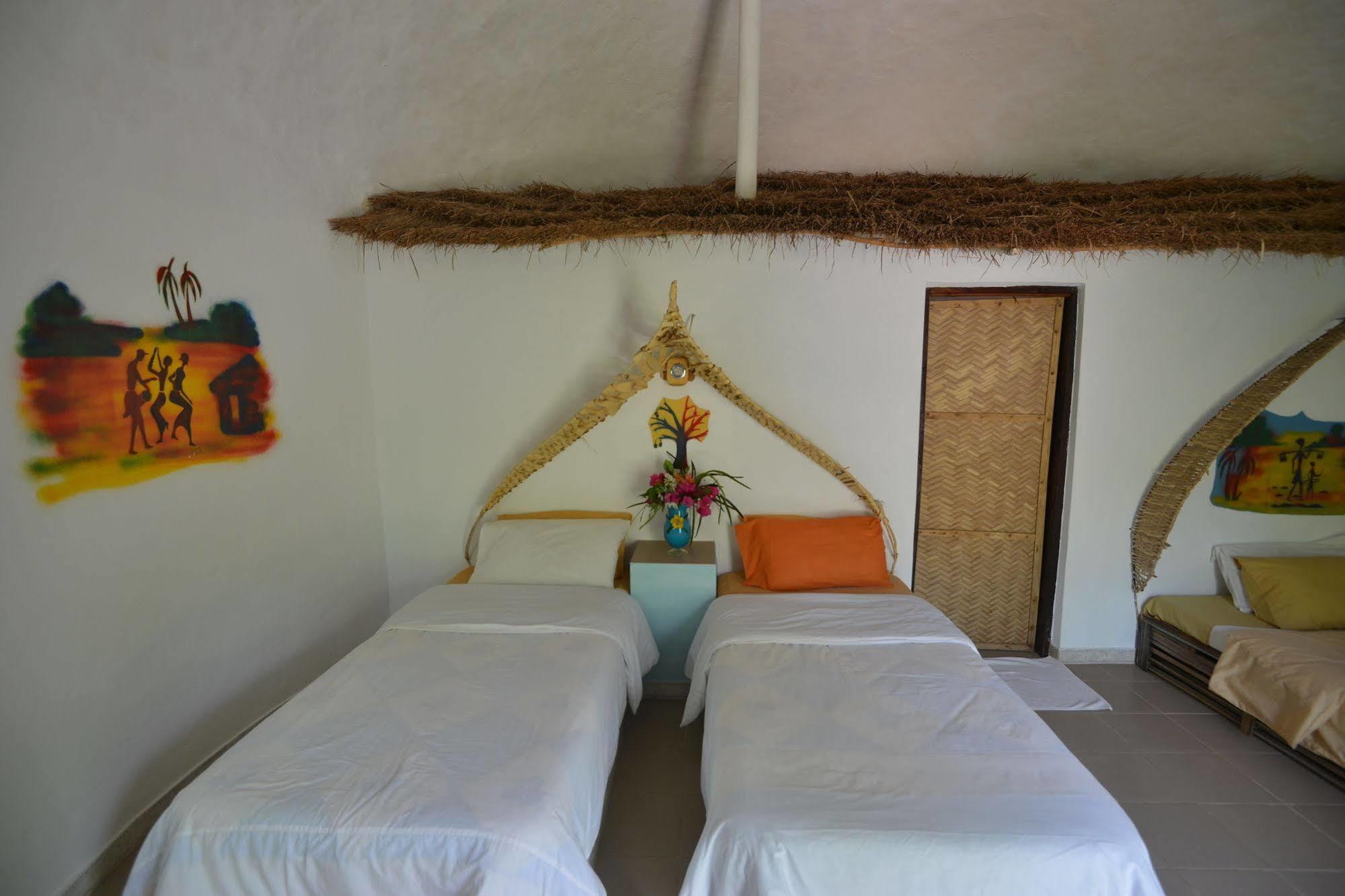 Footsteps Eco-Lodge Gunjur Экстерьер фото